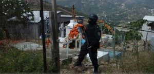 vigilando-panteon-gro-1
